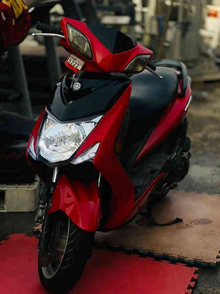 سلام عليكم دراجه للبيع مابيهه نقص بس التريشه مكسوره وما مبينه دراجه خير من الله جديده بعدهه سعر مليون و300وبيهه مجال الشراي يتصل***********
