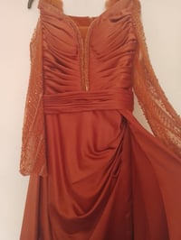 ملبوس مره وحدة • قياس ٣٨-٤٠ • قماش ثقيل