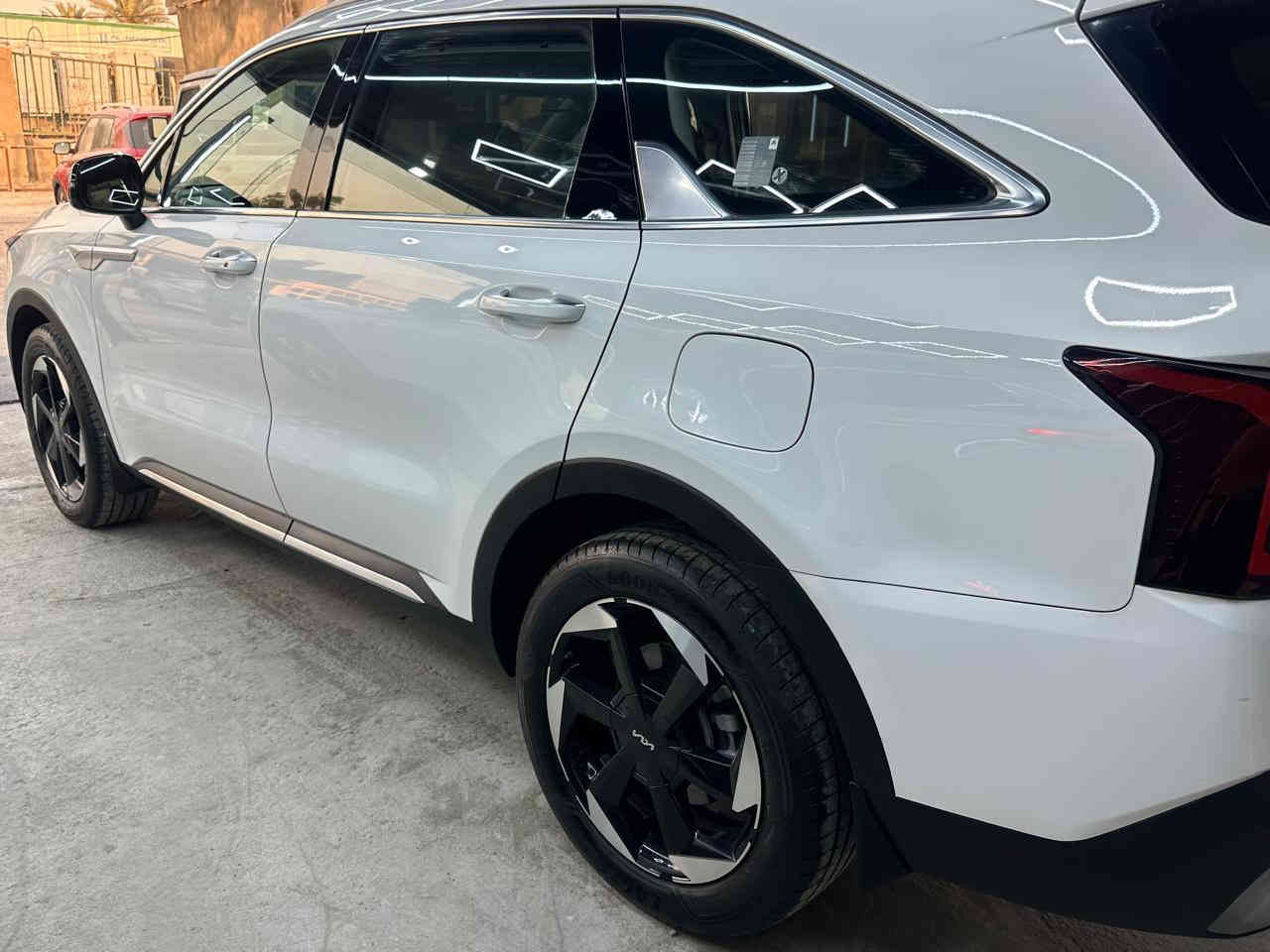 السلام عليكم 
للبيع فقط سورنتو موديل 2024
ماشية 18000 k
مكفولة السيارة من الصبغ والحادث
داتا شو 
بانوراما 
تبريد 3 قطع 
ومواصفات بعد ماعرفها كل الصور كدامك
سيارة مال بيت جديدة بعدها 
رايدها ب33:500$ قفل 
مكان سيارة بغداد الكرادة وهذا رقمي 
***********
