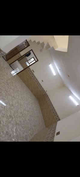 السلام عليكم عندي بيت للبيع 200 متر  مكانه  هبهب. حي. العطار. بناء درجه اولى حديث سنه 25 بي غرفتين وصاله ومطبغ وهول وكراج سياره وحديقه خدمات كامله تبليط مجاري قريب عل شارع العام موقعه حلو شارع عرضه 15 متر البيت بئسمي ومطلوب سكان 40 تريده نقد تريده قصط بكيفك للتصال ***********
