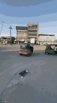 السلام عليكم دار للبيع نضام بنايه اربع شوارع الفرع الي مقابيل مطعم الحامد موقع حلو صالح للاستثمار والسكن المساحه 100متر مربع 10X10 مجاور مكتب سنتر الأربع شوارع البيت بي تئسيس ماء مجاري كهرباء نقص أبواب شبابيك بياض كاشي فقط بالنسبه للموقع والعمل سعره جدا مناسب (***********)للاستفسار اكثر
