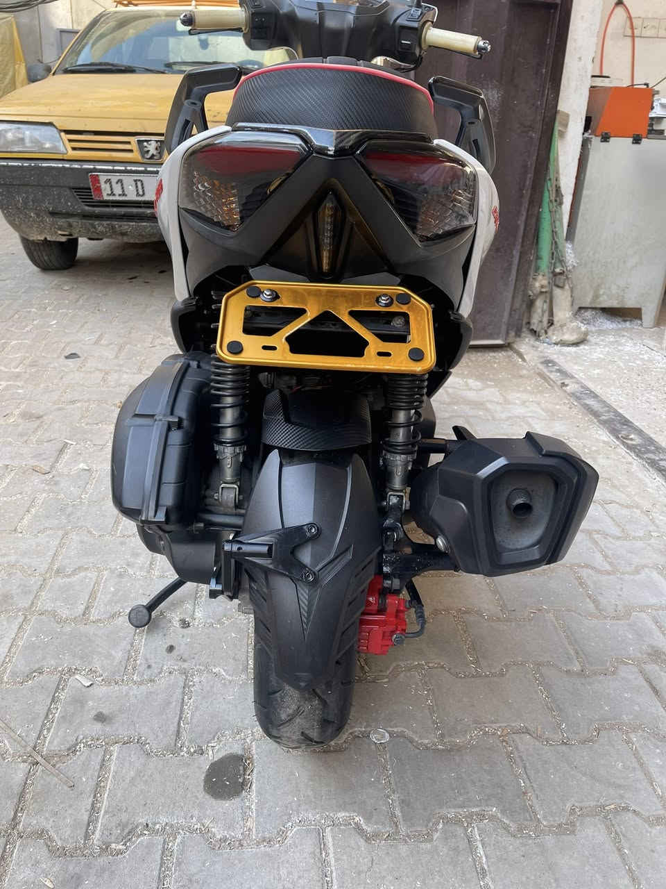 سلام عليكم 
للبيع سكنس حديث جيل سادس اخر اصدار 
دراجه مزودة قطع كاربون اصلي وتغليف وكلجات امامي خلفي مزود بلادي اصليات دراجه راديتر مكفوله من كلشي
ماشيه 42 الف حقيقي 
ABS امامي خلفي 
شاحن USB 
السعر خاص الاستفسار ***********
