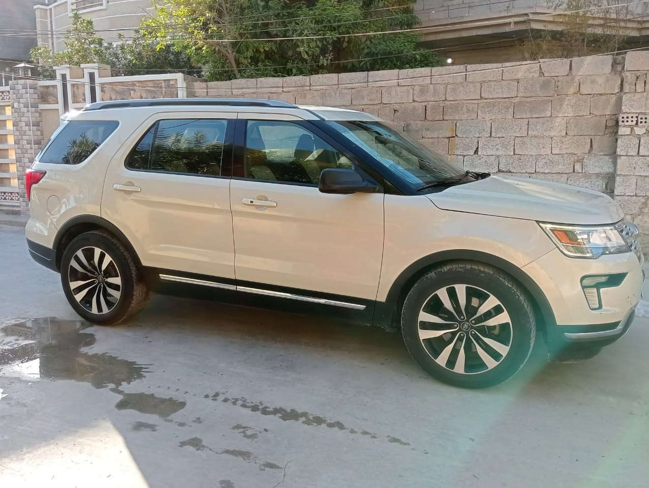 فورد اكسبلور  2018 مكينه 6 سلندر سياره مرتبه ترهم بيع او مراوس سعر 180 بيهة مجال قليل للاتصال ***********
