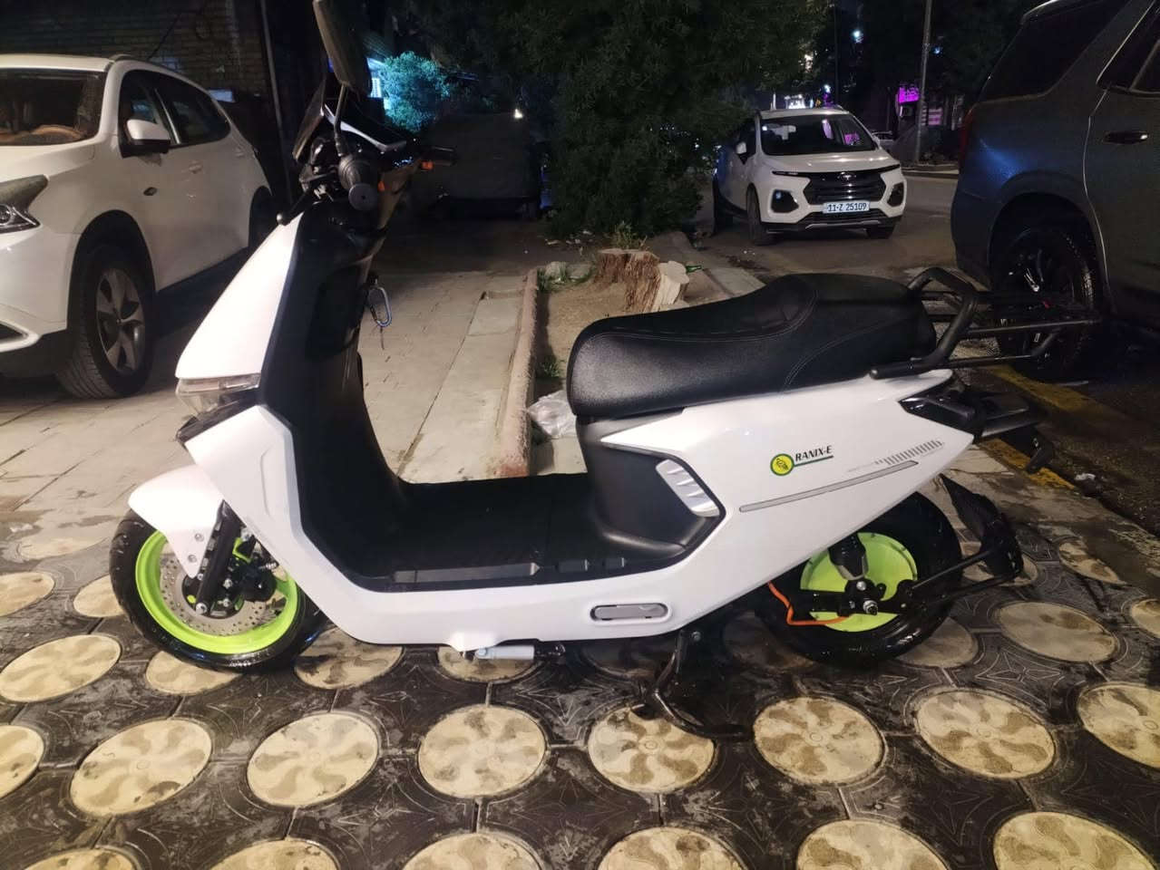 دراجه شحن البيع 
الدرجه نضيفه 100/100 
البطاريه 6  
الملف 2000
المكاتبه موجوده 
الدرجه صار شهر مشتريهه 
المكان بغداد الحريه 
السعر 850 بيهه مجال 
الرقم ***********
