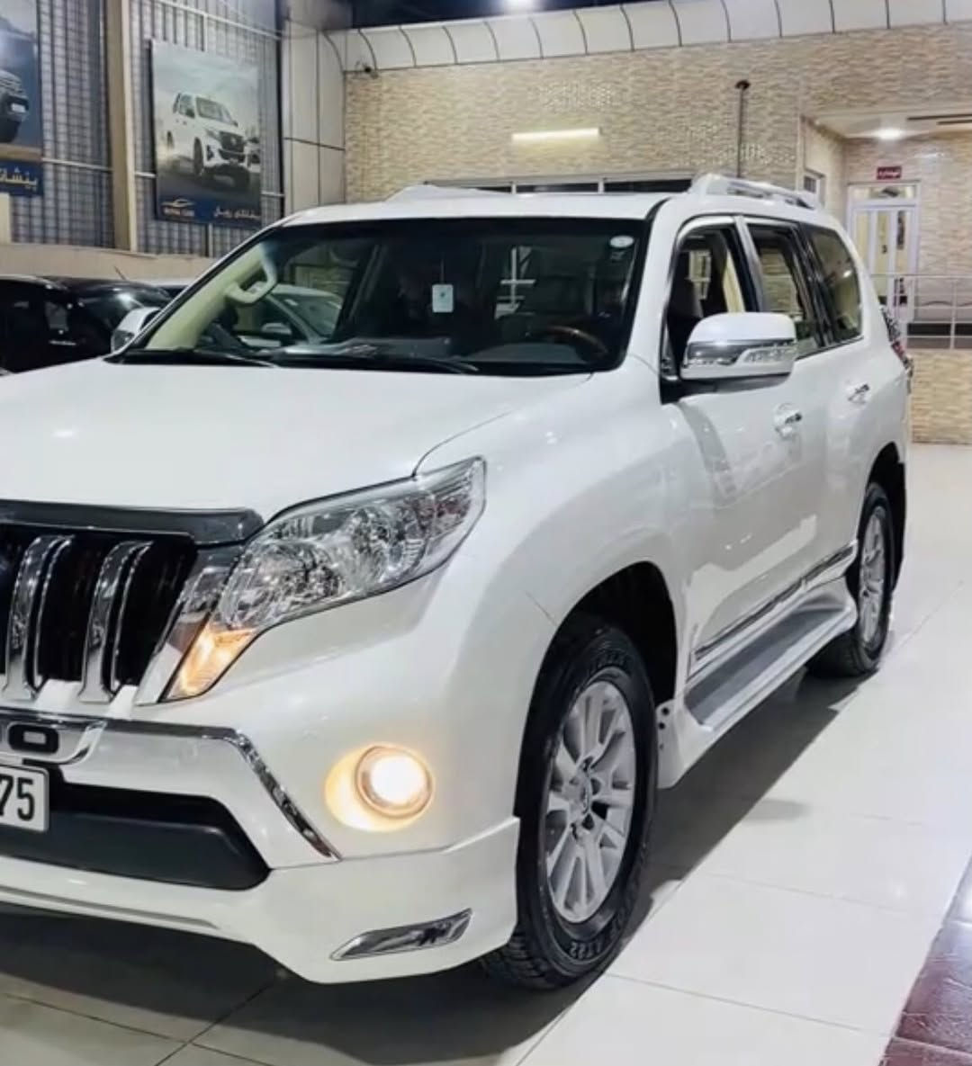 السلام عليكم. 
برادو كويتي دبل تانكي مكفوله كفاله عامه 
موديل ٢٠١٦ GXR ٦ سلندر محرك ٤٠٠٠
بصمتين الشركه ترحيب انارة بيبان لمس 
كشنات جلد
كراسي كهرباء
سبيرها مانازل 
ماشيه ١٢٩ الف 
فتحه سقف
حساسات امامي + خلفي
كامرة خلفيه 
السيارة كفوله كفاله عامه ماناقصها اي شي 
تخم تاير جديد يابني 
باتري جديد كلشي بيها بلادي وشغال 
وباقي المواصفات معروفه
السعر ٣٥٨ $ وبيها مجال 
السيارة باسمي شخصيا
العنوان كربلاء المقدسة
للاتصال رقم الهاتف ***********ابوعلي
مكلف بلنشر فقط
