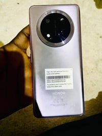 عندي هونر اكس تسعه c  مراوس ب ايفون شعندك نزل ماريد فرق ولا انطي فرق  ...