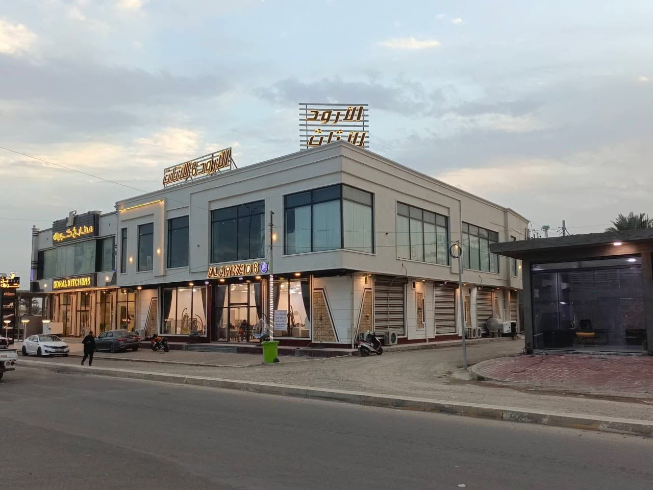 عمارة للايجار على شارع 40 تجاري 
استفسار على الرقم *********** 
يمكنك زيارة المكتب الرمادي شارع 40 قرب جامع الواثق
