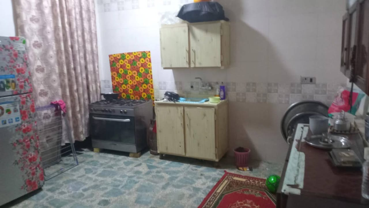 السلام عليكم  دار للبيع مساحة ١٧٠ متر بناء ١٠٠ متر طابق واحد تشجير ٧٠ متر ع شارع عام قرب ملعب بسام السعر ١٠٥ مليون ***********
