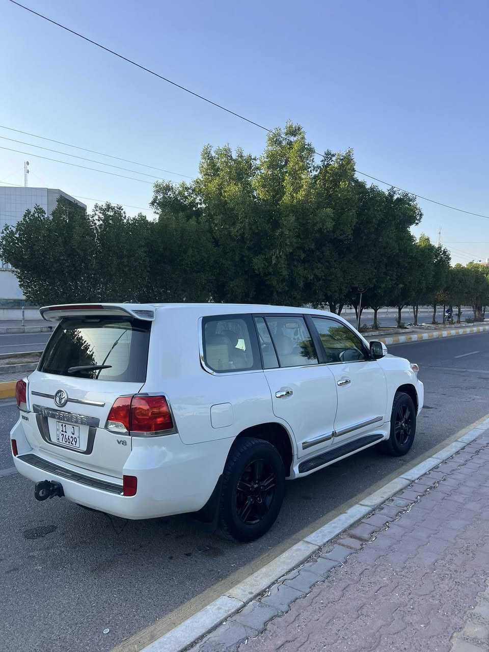 السلام عليكم لاندكروز 2012 بريم 8 سلندر 4600 رقم بغداد باسمي كفالة من الصبغ عدا الدعامية الامامية مصبوغه ومغلفه والدعامية الخلفية مبدلها بدعامية (سلك) بيها بارد بكم قطعه لكن البارد خفيف مو هواي ويلها الاصلي بس صابغه مكان السيارة العمارة بـ٣٢٠ وبيها مجال تجي وتشوفها وتشلع عيوني
***********
