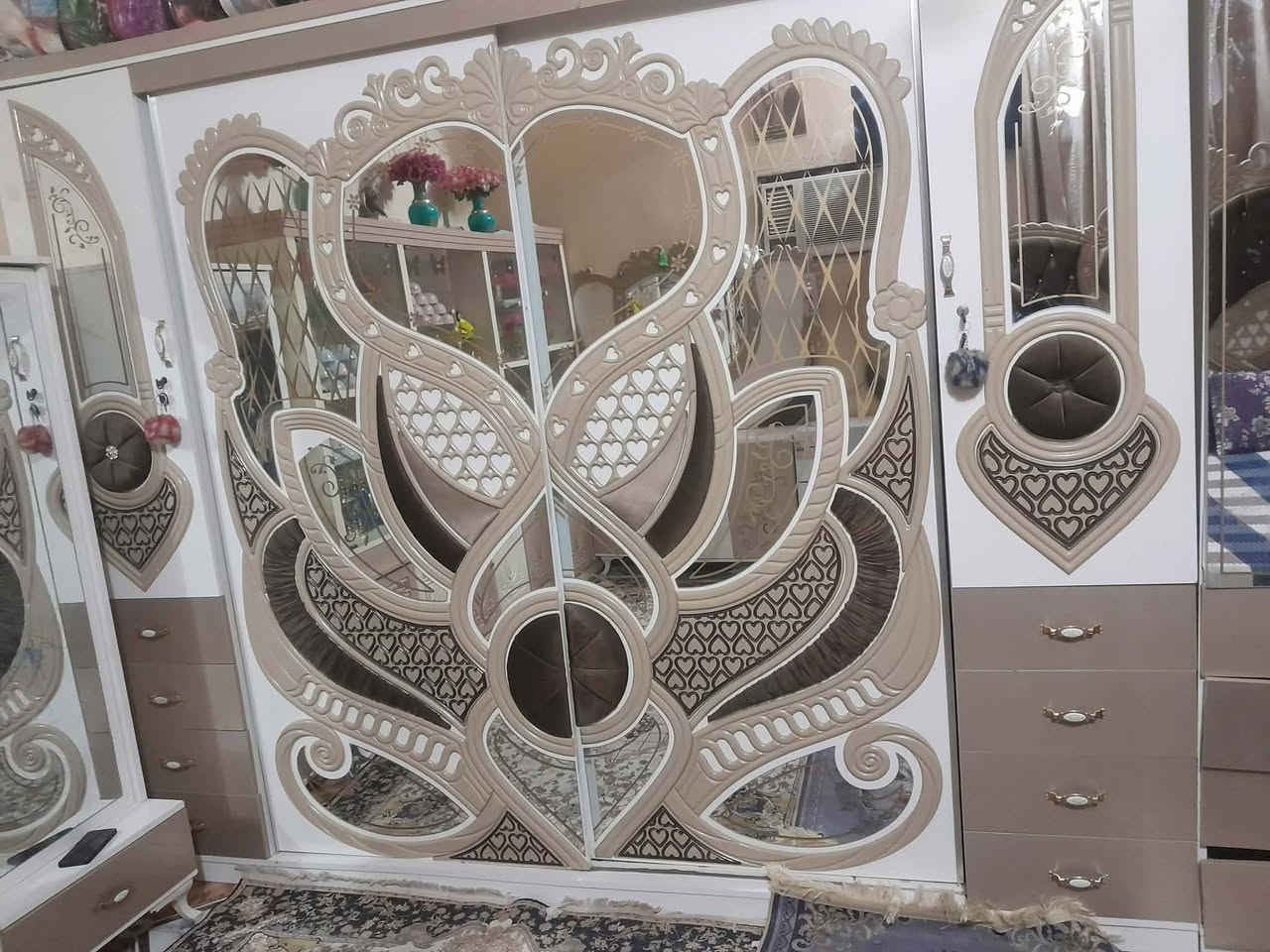 السلام عليكم غرفه البيع 9قطع
سعره 650رقم الهاتف واتساب ***********
مكان الخضر
