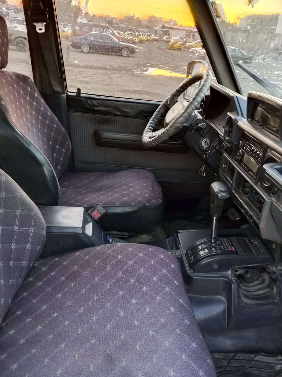 السلام عليكم لاندكروز برادو موديل 92 مكينه وكير في في تي رقم دولي بغداد باسمي دوشمه  وصدر جديد بيها خياسات بذيول عارضها 48وبيها مجال حك الجيه ***********
