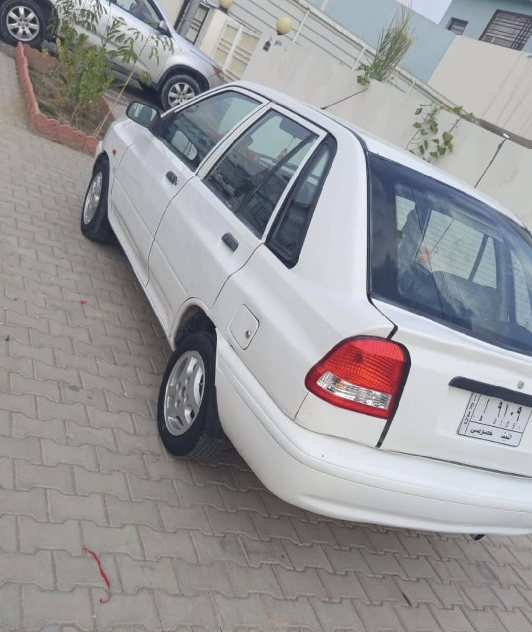 السلام عليكم ورحمة الله
سايبة ديلوكس ٢٠١١ بيها صبغات شي قليل للجمالية داخلها مرتب ونضيف كامل الكهربائيات مكينة كير شرط بس بالمكينة خيط بخار بسيط السيارة حلوة وعملية

عنوانها نجف مجمع الكرار  للأستفسار اكثر ***********
