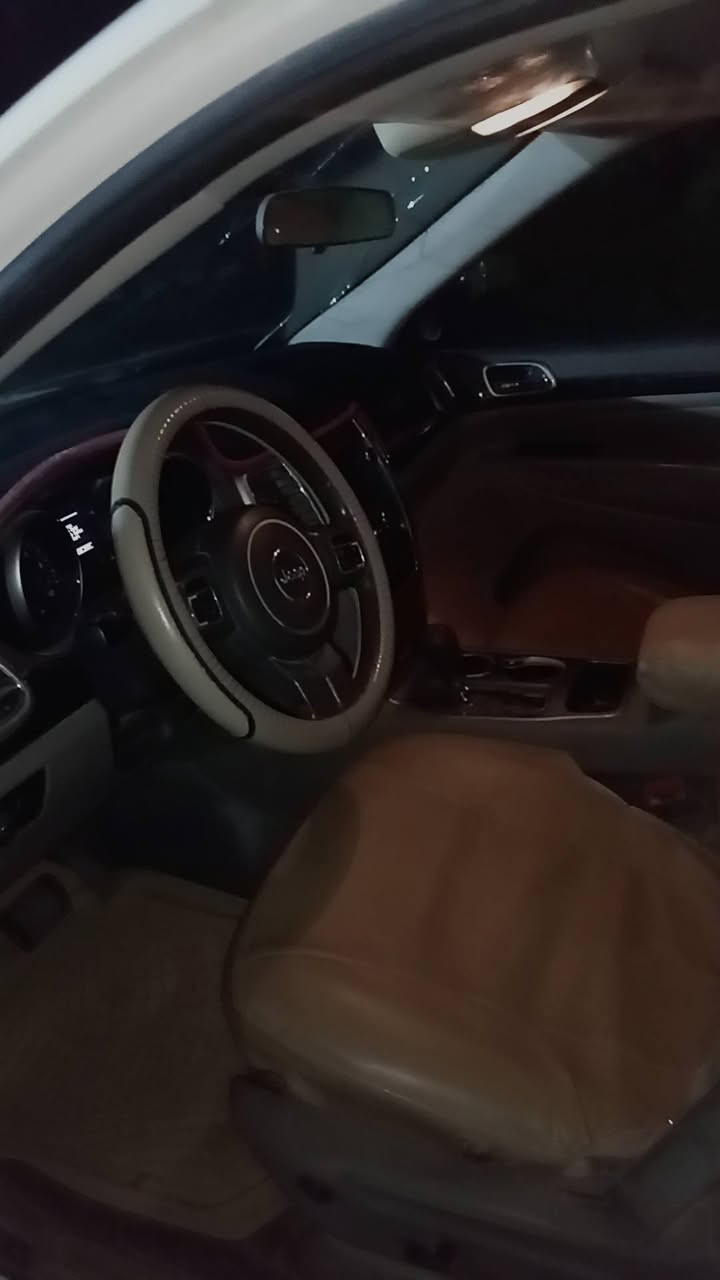 السلام عليكم ورحمة الله جيب موديل 2012 محدث أمامي 2019 نضيفه جدا تفول بأنزين وتفتر العراق اقتصاديه ورزنه ومحرك مكفول وقير مكفول ماشيه ١٦٥ ألف بيع أو مراوس ب جيب شيروكي أو جيب ٢٢ ٢١ ٢٠ ع قناعه رقم بغداد خصوصي هاذا رقم صاحب السياره ***********

