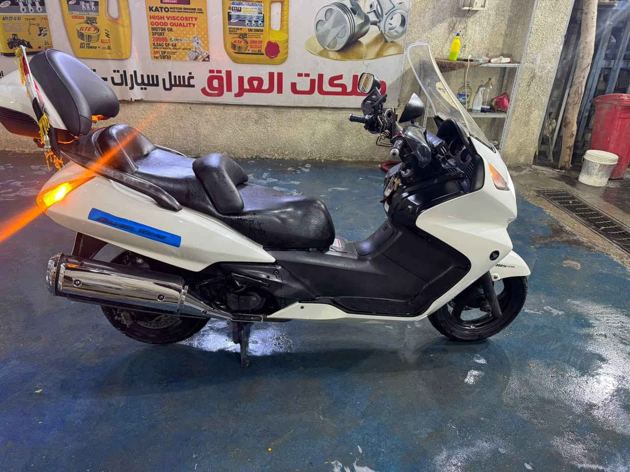 السلام عليكم سلفر ونجً 400 دراجه كفاله عامه ماشيه 46 دراجه جديده بمعنه الكلمه بيها تكحيل بسيط با صفحه فقط  مكاني حي اور امً الكبر والغزلان ***********
