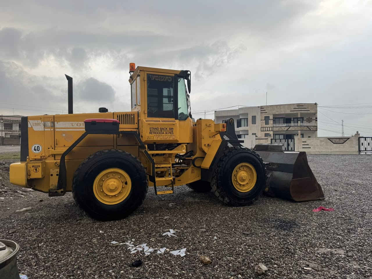 بوفروشتن لبيع موديل 1999 VOLVOL90C *********** (‭0750 451 3944‬
