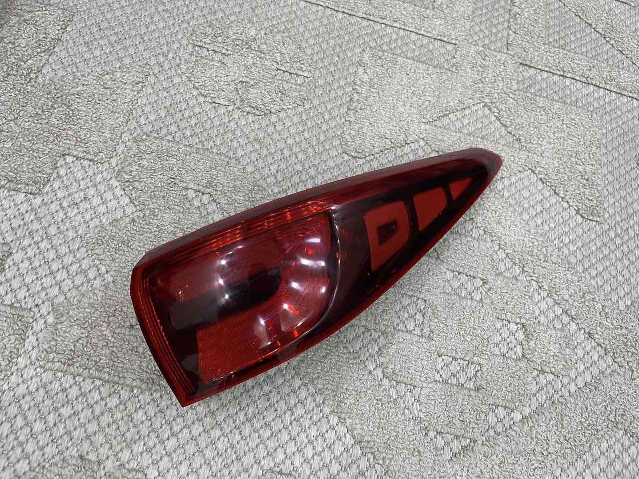 سلام عليكم لايت خلفي مال سبورتج جهت اليمنه جديد يرهم مديل 18/20/19  ونضافه مالته 90% للستفسار والاتصال *********** مال وارد امريكي
