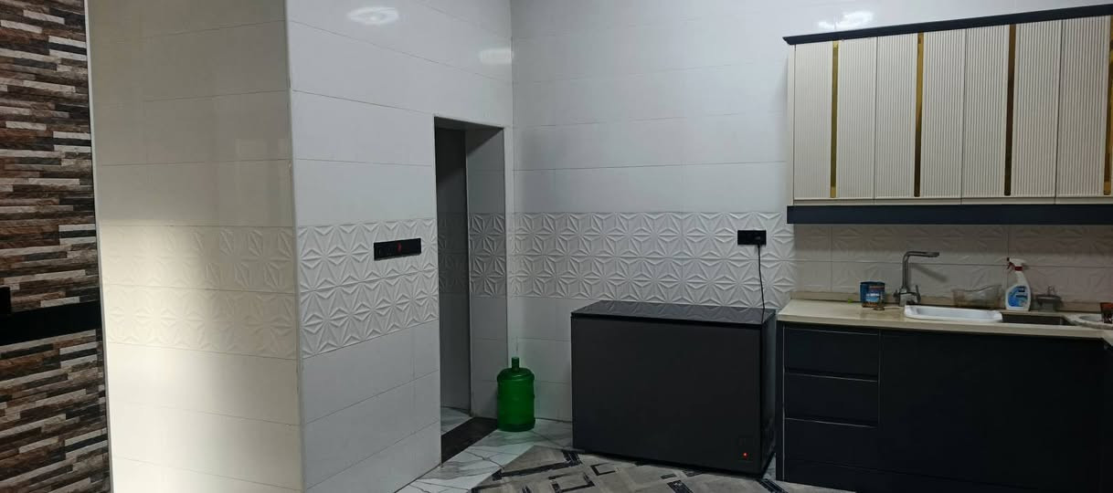 دار للبيع بالخيرات 200 طابوصرف واجه ٨ متر شغل درجه اولى طابوك جمهوري مطلوب اسكان ٣١مليون صار سنه ونص من كمل جديد يباع مع الاثاث وبدون اثاث للاستفسار اتصل ***********
