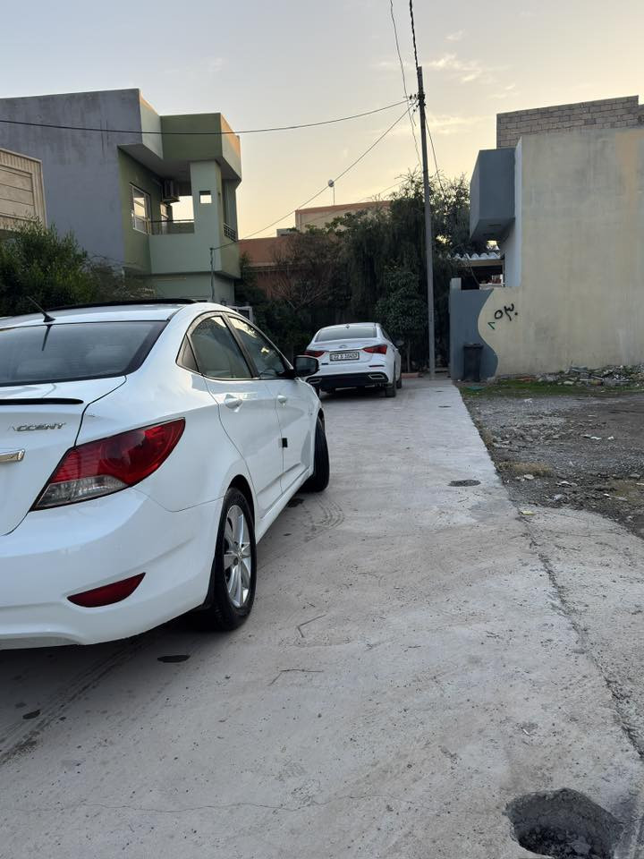 السلام عليكم 
اكسنت موديل 2012فول للبيع 
السيارة بيها ملاحظات فقط 
السعر 110وبيها مجال 
***********
