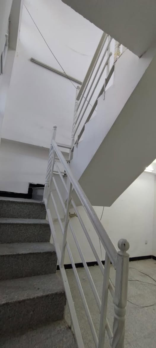 شقه للايجار.. القادسية محلة 606 قرب مكوى الغزال اربع بيوت عن الشارع والنقل العام  مساحة 120م طابق اول تحتوي على غرفتين وصاله ومطبخ  وصحيات عدد اثنين مجهزه بسخان الكهرباء والماء معزول المدخل معزول الكهرباء خصخصة 24ساعة .للاتصال :***********
