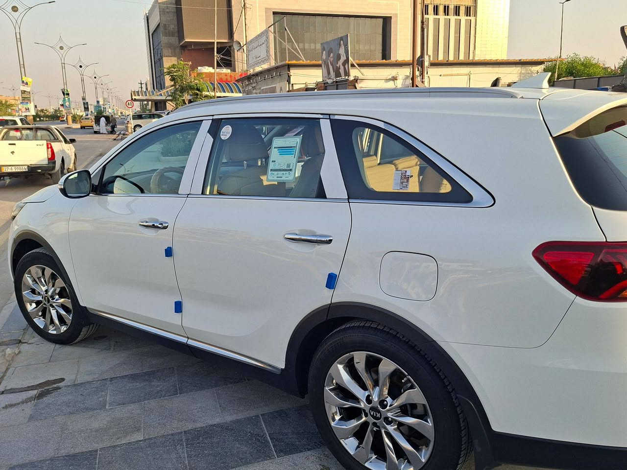 سلام عليكم
سورنتو خليجيه  2020 للبيع
فول مواصفات 
شاشه
تحكم ستيرن
حساسات 
كامره 
جنطه كهربائي
رقم انكليزي بغداد بسمي 
بردات سياره خليجيه فول 
سعرها 260 وبيها مجال بسيط 
الاتصال ***********
مكان سياره الناصرية مركز
