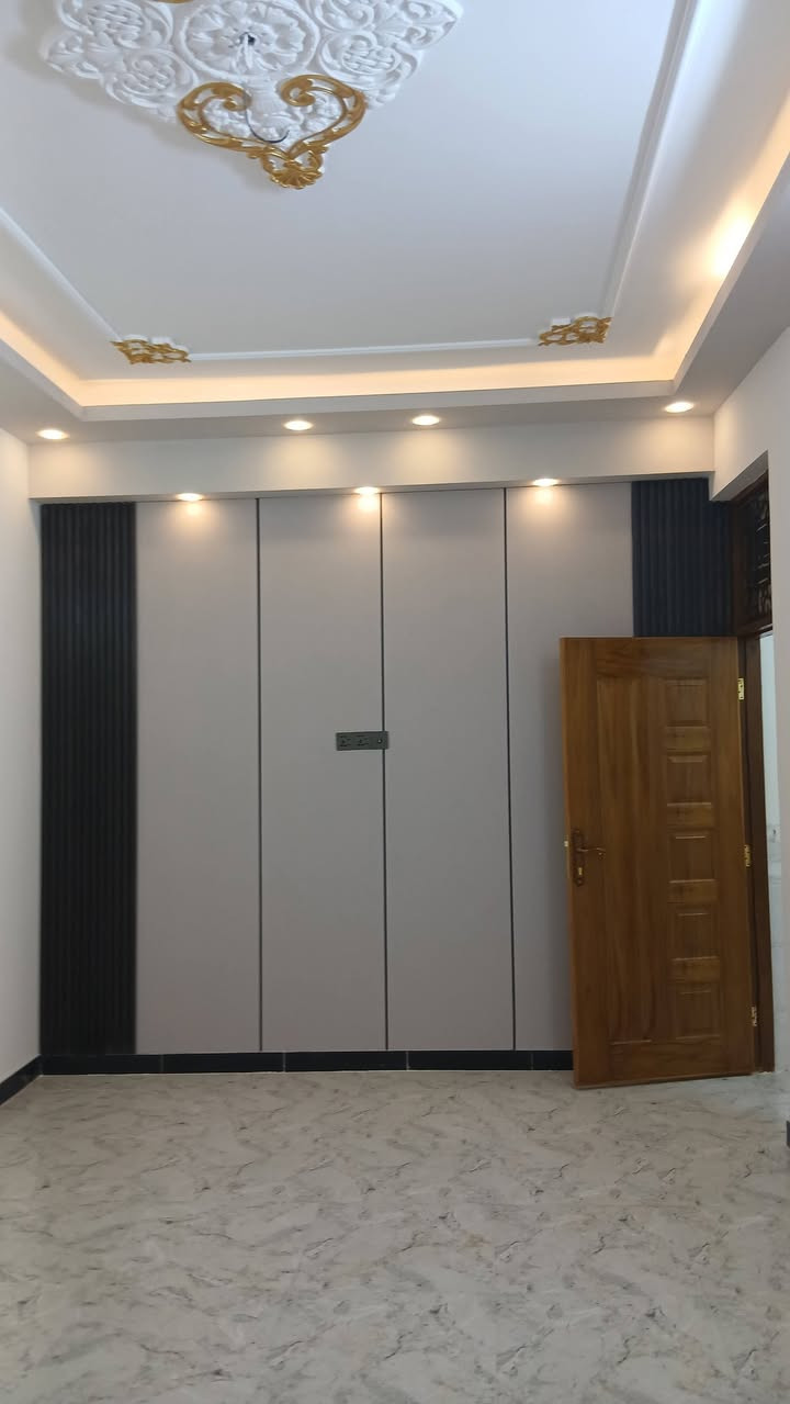 دار البيع١٠٠ متر واجهة ٥ النزال ٢٠ حي الخليج زراعي خلف دائره مرور الرستميه طابقين ونص ٤غرف نوم ٣حمامات بيت فول مفتاح السعر ١٥٥ قفل ***********
