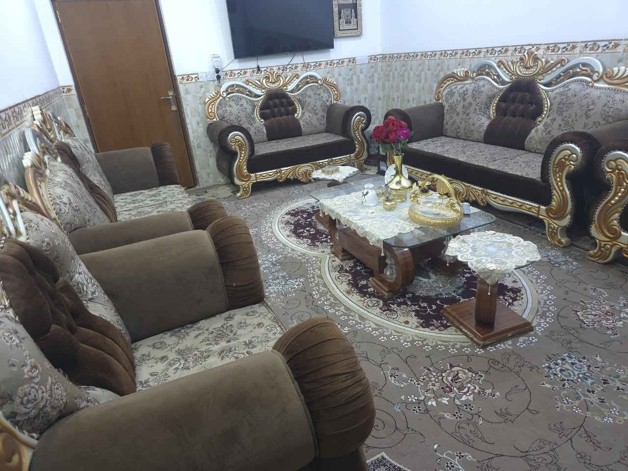 تخم عشر مقاعد مع خمس طبلات بسعر ٥٠٠الف والتخم كلش نظيف وجديد اليحب يشتري يدخل خاص او اتصال على  الرقم ***********
