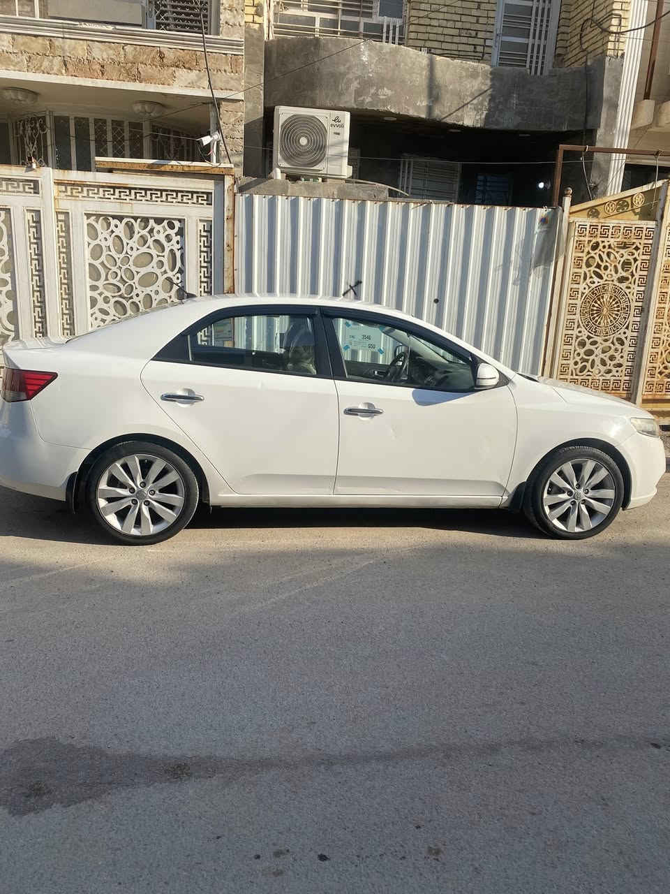 سلام عليكم حبايب سيراتو موديل ٢٠١٣ خليجي كفاله عامه من الصبغ والتبديل ع وضع الشركه عده كرت بدوسه محرك ١٦٠٠ رقم سليمانيه سعر ١١٥ فتحه سقف
اتصال ***********
