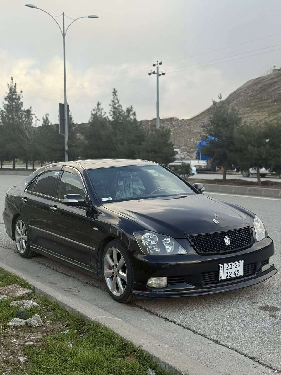 تۆیۆتا کراون شاهانە
مۆدێل 2007
95 هەزار کم ڕۆشتوە
هیچی پێوە نیە بەس شوێن موسەکانی بۆیاخە
ڕەنگی ڕەشی قەتران
گێڕو مەکینەو کارەبای هەر هەموو گیانی بە شەرت تەقەو ڕەقەش بە شەرت
زۆر پاکو زۆر جوان ماوەتەوە
مەکینەی ٦ پستۆن 184
هەموو گیانی بیلاد ماوەتەوە 
٣ دوگمە فول فول مواسەفات سلاید
دەبڵی سەوز بۆ دانراوە زۆر نەرمە

سعری 80 وەرقەو مجال
 0770 228 4564
