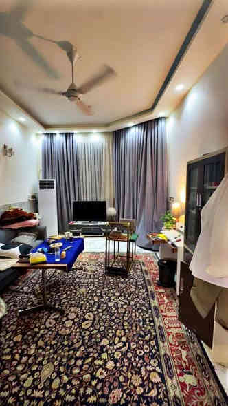 للبيع دار طابو زراعي سند 25 مساحه 150متر طابقين بناء حديث محتوياته غرفه وصاله ومطبخ  وكليدور مجمع صحيات داخليه وخارجية ومناور عدد 2 وكراج طابق ثاني غرفتين هول مجمع صحيات سطح ناصي وعالي عرض الشارع 8 تبليط العنوان حي صحه خلف سنتر ليمونه السعر 230 قابل للتفاوض مكتب الشمس للعقار *********** وات ساب 
+9647855869494
