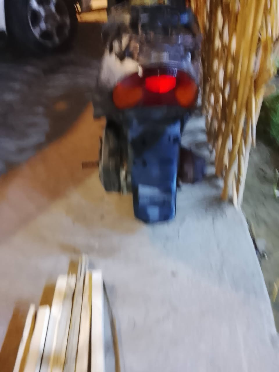 السلام عليكم للبيع دراجه تسعه زروف ماخذها من الوكيل من اول ما نزلت ماطابه اي مصلح مكينه مامفتوحه شلع 
كهربأيات شغاله تايرات جدد نهضه وشلعه قويه 
نقصها فقط واير بريك خلفي حلوه
اي نقص ينكص من السعر 
بيع مستعجل 
السعر275وبيها مجال للطيبين 
عنواني البصره الجزيره جوه جسرخالد أو التنومه 
***********

