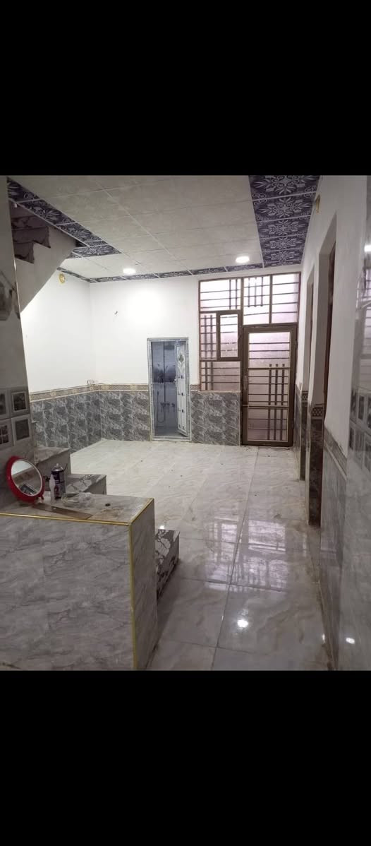 السلام عليكم دار للبيع او الرهان في شارع المطحنه شارع 32/ 100 متر مربع رقم الدار 23 ركن يتكون من غرفه وصاله ومطبخ واستقبال وتخاريج داخليه وخارجيه مع وجود سخان وتانكي للاستفسار ***********
***********
