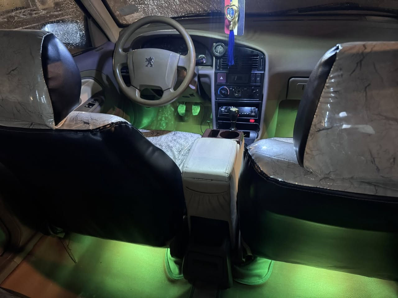 سلام عليكم بيجو 405
 2016 كفاله سياره جاهزه تبريد كير مكينه تخم تاير كهربايات كله شغاله سنتر لوك سعر 50 بيه مجال *********** البصره المعقل
