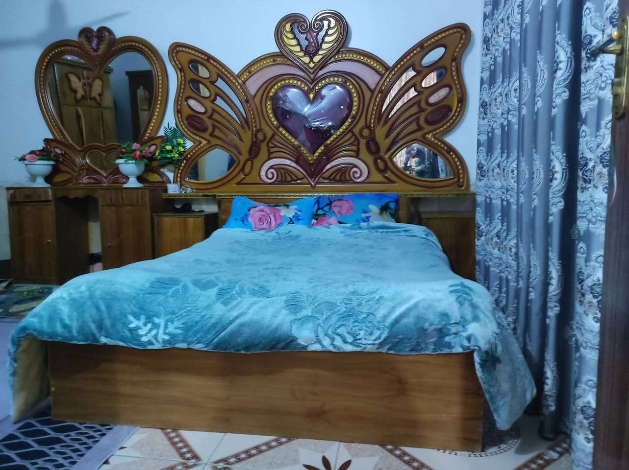 غرفة نوم تسكام استخدام قليل سعر 550
وبيها مجال مكان نجف معباسيات
***********
