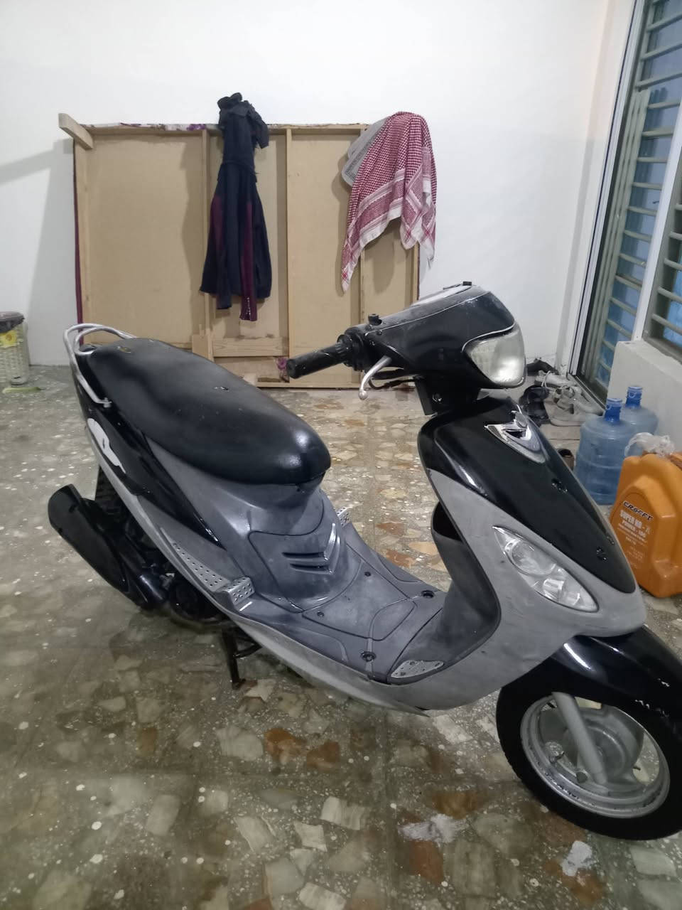 سلام عليكم ماكس للبيع مستعجل على بيعتها كفرات اصلي مختم وي المكينه لدراجه نكره سلف ومكينه نعومه شلعه معدل بوشه بلادي ٤٩ السعر ٥٥٠ الشراي يتصل ***********
