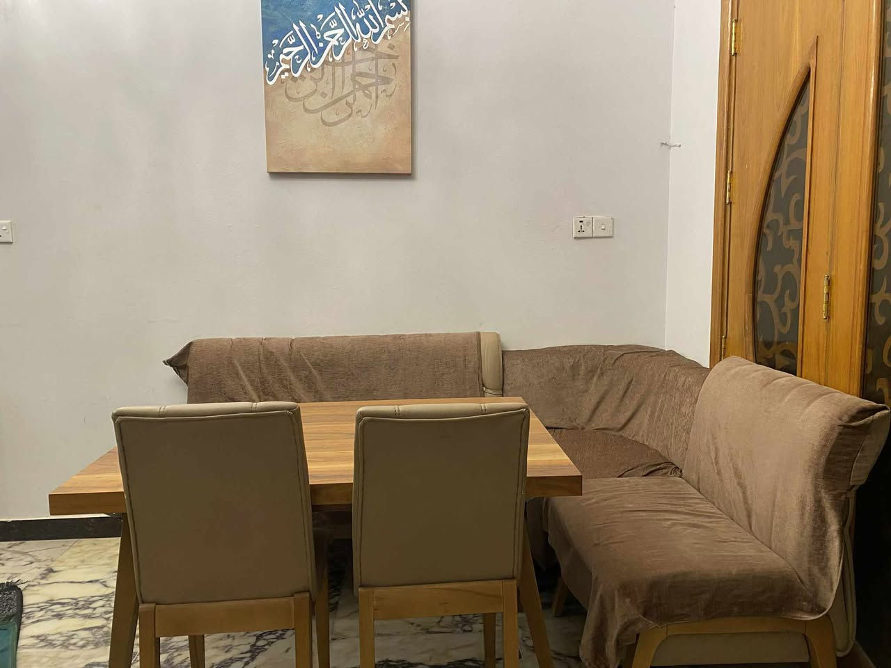 ميز طعام كورنر وياه تلبسة كورنر والكراسي  ويصير مخزن
بغداد  شارع فلسطين


**إذا كنت صاحب هذا الإعلان وتريد حذفه لأي سبب، رجاءا أرسل رسالة إلى الدعم الفني**