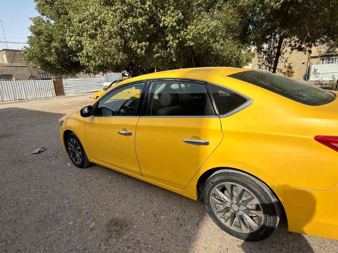 السلام عليكم لبيع نسيان سنترة 2018 حادث خلفي سعر 90  مكان  السيارة بغداد رقم الهاتف ***********
