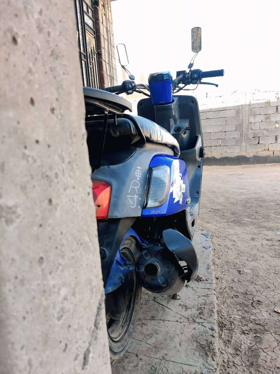 بوليس نوزل للبيع
بوليس مصطره  للبيع 
سلام عليكم دراجه موديل 12 نوزل 
الدراجه ختم واحد وي المكينه 
نوزل وفيت بم جديد 
بوشه 55
صالنصه FM
سلف جديد 
كلجات امامي وخلفي جدد 
عدسه زنون عالي وناصي 
باتري جديد 
 السعر 700 وبيه مجال 
المكان المسيب 
رقم الهاتف (***********)
(مكلف بل نشر)
