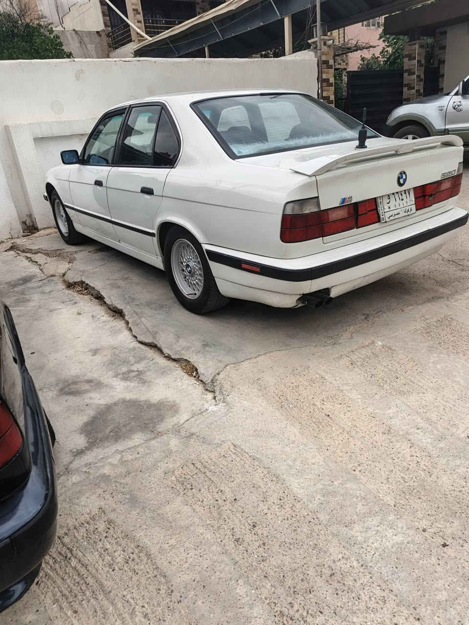 سلام عليكم بي إم 520 للبيع أو مراوس موديل 1991 بطاقه بنزين موجود 520 أصل فصل كير عادي  محرك كبس  ضربه بس جاملخ وره ما وصل للدخل سياره حلوه كاعده بس داخله يرادله شويه ترتيب  مكاني كركوك *********** سعر 50 بي مجال للطيبين
