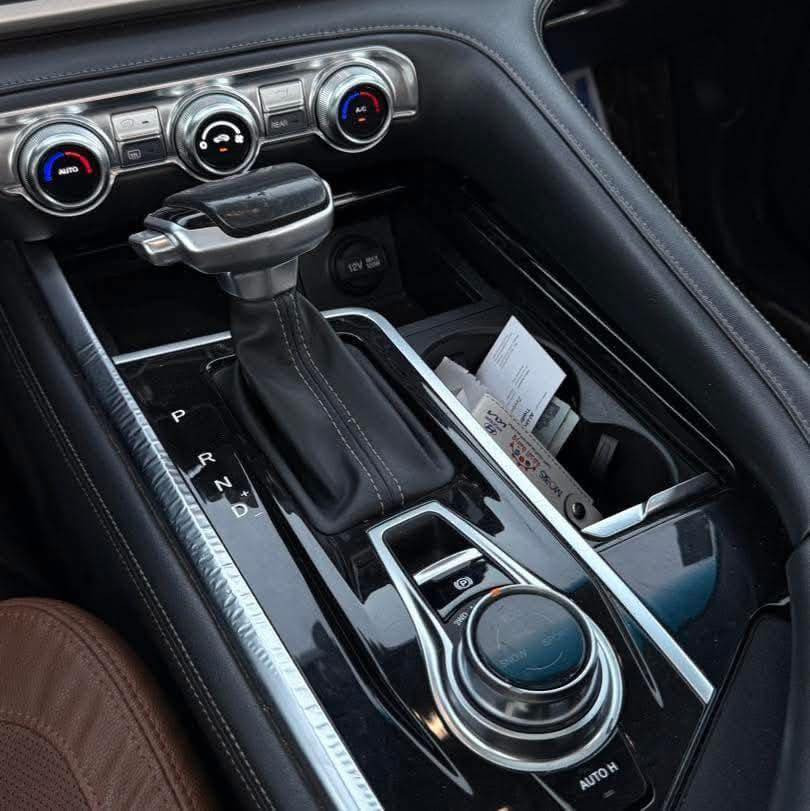 السلام عليكم 
شانجان2020  Cs 95 جديده كلش ماشيه 170
فول موصفات مرقم بغداد 
مكينة 2000 تيربو 7 راكب 
- بصمه 
-هاند بريك دكمة 
- تشغيل عن بعد 
- ترحيب عند الأقتراب 
- كراسي كهرباء
-كشنات جلد لون عسلي 
- بنوراما  
-رادار + تحديد مسار
- كامرات 360 درجة 
ABS-
-حساسات محيطية (امامي + خلفي)
- لد نهاري 
-اضاءة LED
-تبريد 3 قطع مناخ منفصل 
- مري اوتو دم 
-مثبت سرعة 
-حساس ضغط الاطارات 
-تحكم ستيرن 
-شاشة اعطال 
-ابل كار بلي 
-رام خزن للكامرات 
- اناره محيطيه داخل الغرفه بألوان متعدده 
- مري شفط 
- تدفئة بالمري 
- وضعيات قياده متعددة
(Eco,Sport,Snow,Normal)
 Auto Hold-
وبعد بيه مواصفات 
السعر 26،500 مليون 

للاستفسار ***********
مكان السيارة بغداد الكرخ
متواجد واتساب فيس دز رسالة اجيك خاص 🖤
