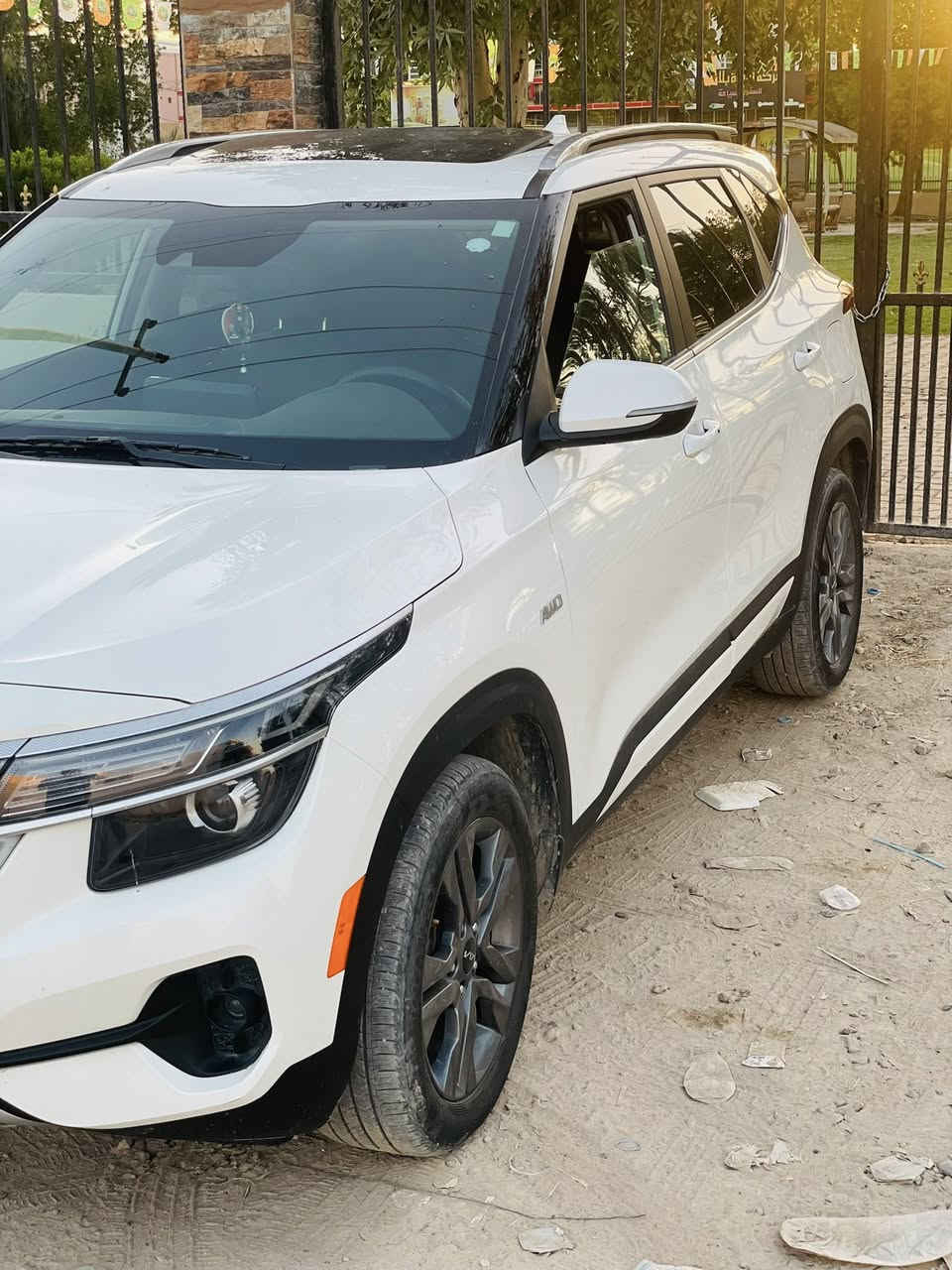 كيا سلتوس2023
بدون رقم 

السيارة فول مواصفات 

مكينه 2000دوش

بصمه. تشغيل عن بعد 

فتحه  ،    AWD

3 انضمه قياده 

تبريد قطعتين

كشنات تدفئة

ستيرن تدفئة

هواي مواصفات بعد بيها 

ماشيه 60 الف 

الضرر نص الجنطه صبغ .

السعر.    165 وبيها مجال
***********
