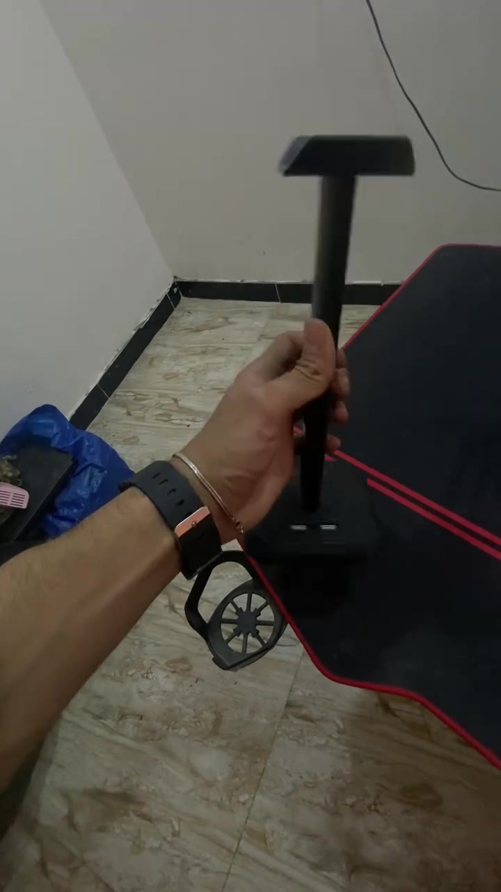 ميز كيمنك عدد ٢ نظيفات واحد بي اضوية والثاني الأحمر غراضهن كامله ابو الاضويه ميجي ويا ماوس باد اني مشتريله واحد اصلي ماركه glorious ب٦٠ وحدها انطيها ويا الميز 
سعر الميز الواحد ١٠٠ 
كيبورد ducky one2mini استخدام كلش قليل اخو الجديد المسند ميجي وياها ماخذه وحده ٢٥ والكيبل ٢٥ انطيها ويا الكيبورد سعر الكيبورد ويا غراضه ٨٠ الف 
جوستك اكس بوكس وان احمر نظيف كلش مشتريله بطاريه خاصه بي انطيها ويا اصليه سعره ٤٥ ويا البطاريه 
ذراع حامل شاشه واحد يشيل شاشتين والثاني شاشه نظيفات سعر ابو الشاشتين ٨٠ وابو الشاشه ٢٠ الف 
ذراع مال سماعات ويا الكيبل مالته ٥ الاف 
الغراض كلها نظيفه واستخدام مو هوايه 
مكاني بغداد غزالية ***********
