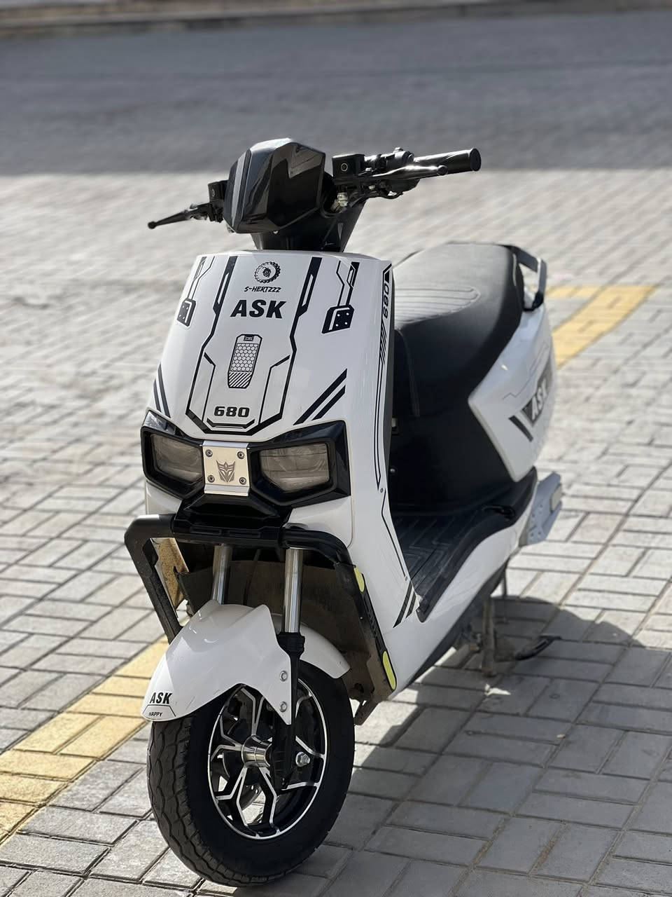 سلام عليكم من رخصت ابو الكروب …
دراجه شحن ASK680 للبيع 
مواصفاتها:
سرعه 98 حقيقي 
بطاريات بلادي مامبدله ولا وحده 
دراجه كامله مكمله 
تخم تايرات جديد 
الدراجه خير من الله يعني صدك الي ياخذها صدك تسوى بس اني لان صارت عندي شغله فه اريد ابيعها  
سعرها 800 وبيها مجال قليل للشراي فقط وذا اكو واحد يراوس وياي ويا ماكس عدله خلي يجي ويامر امر 
الرقم ***********
