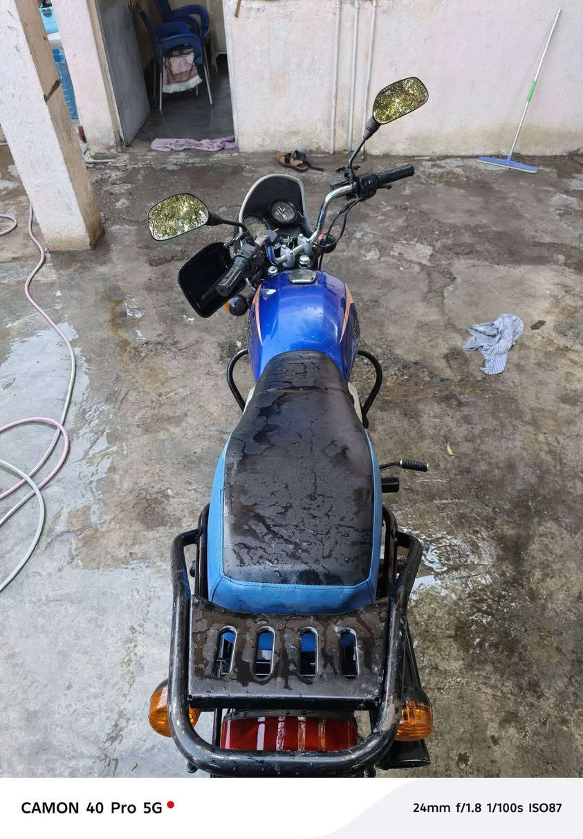 سلام عليكم إخوان دراجه بوكسر 2023دراجه نضيفه محرك مفتوح بيها نقص بريك امامي قبق زنجيل وشحن ماتشحن يامه باتري يامه كتف شحن غيرهن ماكو سعر 1,250مليون وربع بيها مجال مكاني اسره ما موجود عل فيس فقط واتس ***********
