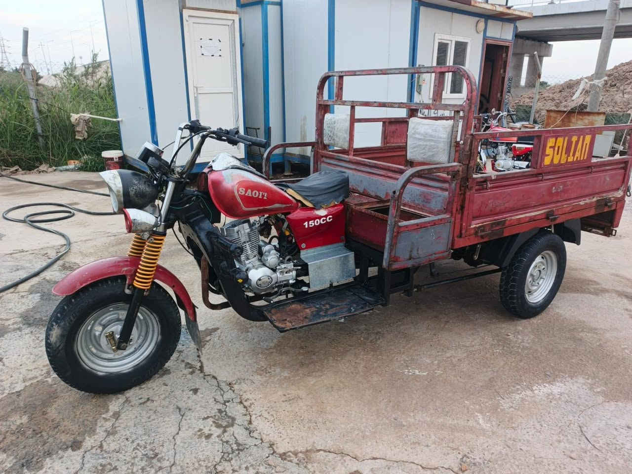 السلام عليكم شباب
ستوته سلطان للبيع موديل 2012 بدون اوراق مكفوله عشائريآ  
محرك نضيف + كهربائيات كلها شغاله 
الشاصي مكفول  سعر 900 وبيها مجال 
الاستفسار على الرقم  ***********
