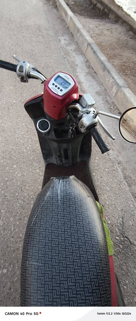 سلام عليكم دراجه بوليس البيع دراجه جديده صارله قل من شهر من طالعه من رمبه طلعه معرض عاشور مديل 2009 دراجه نوزل السعر مليون ١٥٠ وبيه مجال حك جيه دراجه كفاله من محرك بيه ملحضه بسيطه بل كفرات ختم واحد كفرات وي المكينه المكان ميسان ***********
