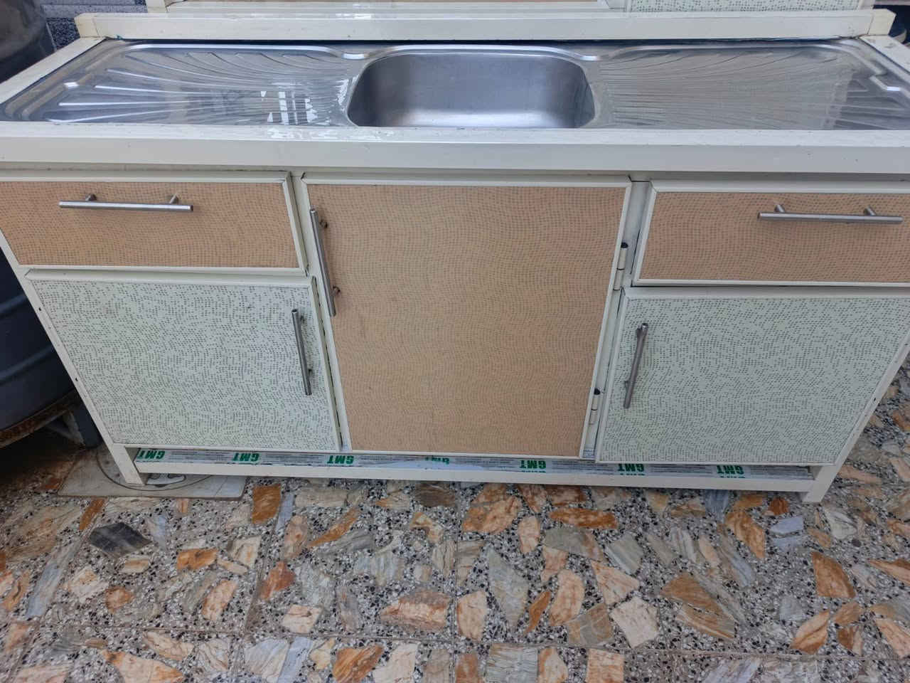 السلام عليكم اغراض بيت للبيع كاونتر 3قطع نظيف مابي اي أضرار سعر 300وبي مجال بغداد مدينة الصدر ‏‪***********‬‏
