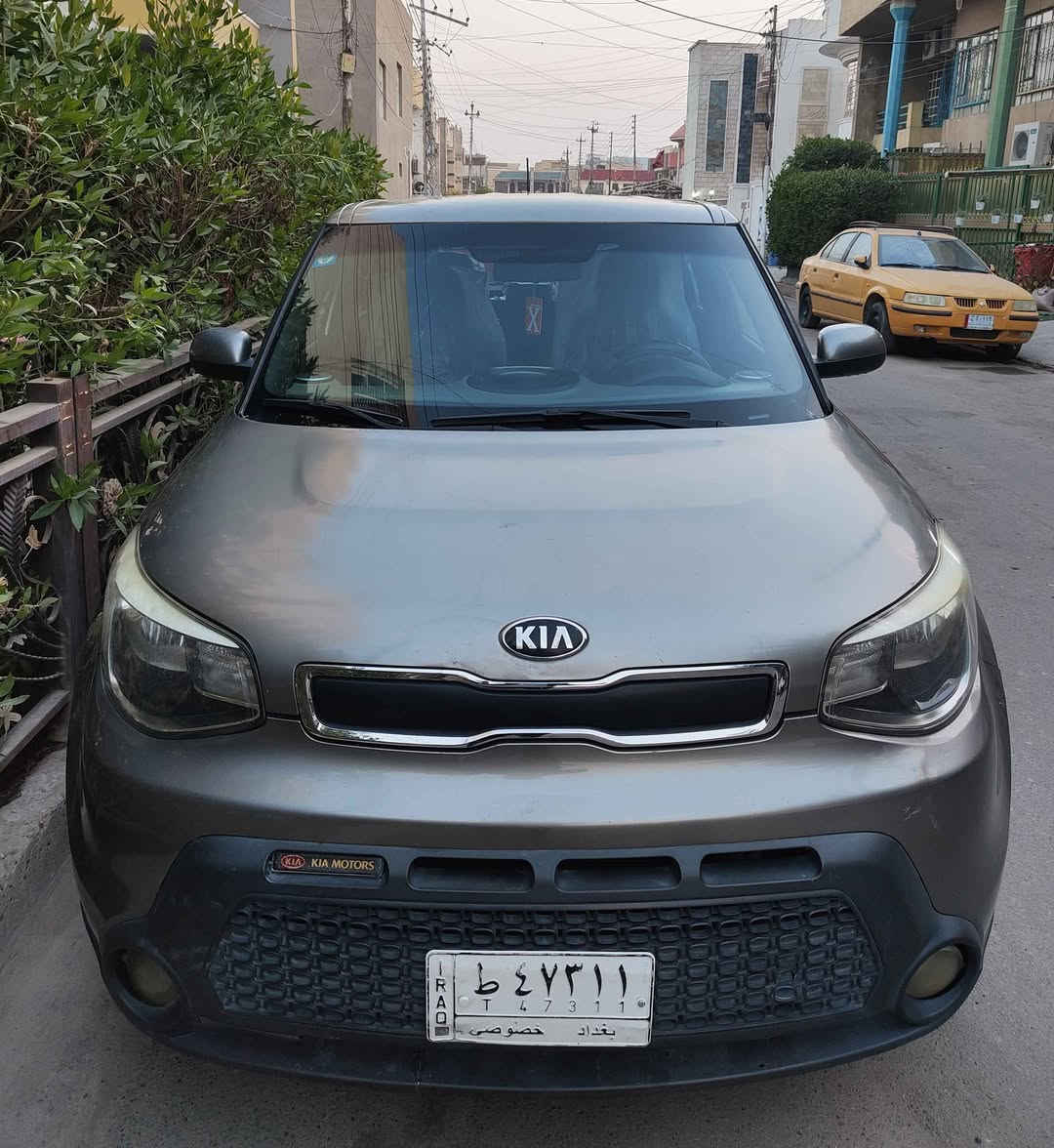 كيا صول 2016 للبيع 
رقم بغداد 
محرك 1600 
وارد امريكي الضرر بسيط جداً 

موجود الها سنوار عدد 2 والصور
حادثها بسيط بامريكا فقط
اما بالعراق مجرد شخوط

سويج عدد 2 بلادي 
مغلف كل الارضية والصندوك جلد ثقيل
وضعيات قيادة متعددة 
Normal - Eco -Comfort - Sport
مثبت سرعة

بدون قطرة صبغ
بجم كبس بدون ضرر
ماشية 92 mi

فقط قطعة وحده تبديل (باب) 
بدون سيرفس بدون عطل جاهزة من كل النواحي ربع ماتصرف عليها فقط
بيها صوت جكجكة خفيف من المحرك لاكن كلشي مابيها ترايها للبصرة مرجع
العنوان بغداد البلديات 

***********
*********** بغداد, العراق
