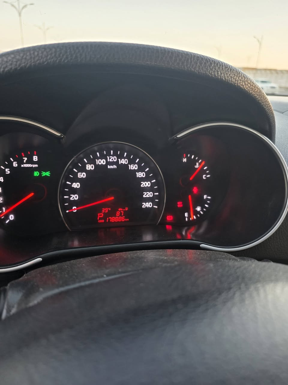 السلام عليكم  *********** رقم الموبايل
للبيع مديل ١٤
فول مواصفات ما عدا الفتحه
رقم واسط مشروع وطني
بسمي 
فول ويل
تبريد ٣ قطع بصمه 
ترحيب
ايكو
جلد
٧ راكب 
مكان كربلاء اللسكان العسكري
