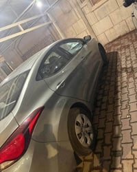 إلنترا 2015  محرك 1600 حادثها باب سايق فقط مصبوغ بنيد وباب فقط للبيع س...