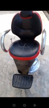 كرسي حلاقه للبيع اتصال على 07825509084 الرمادي الصوفيه
